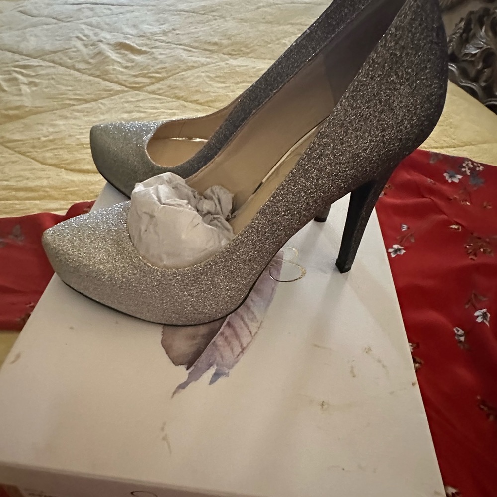 Jessica Simpson heels - Picture 4 of 4